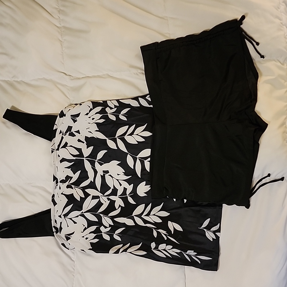 Women's Black and white tankini with ruched boy shorts.
